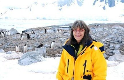 Evelyn Hannon Evelyn Hannon poses with penguins
