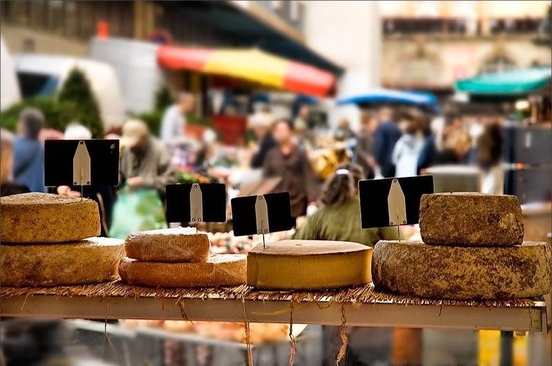 Cheese sète market - Secrets of French Women