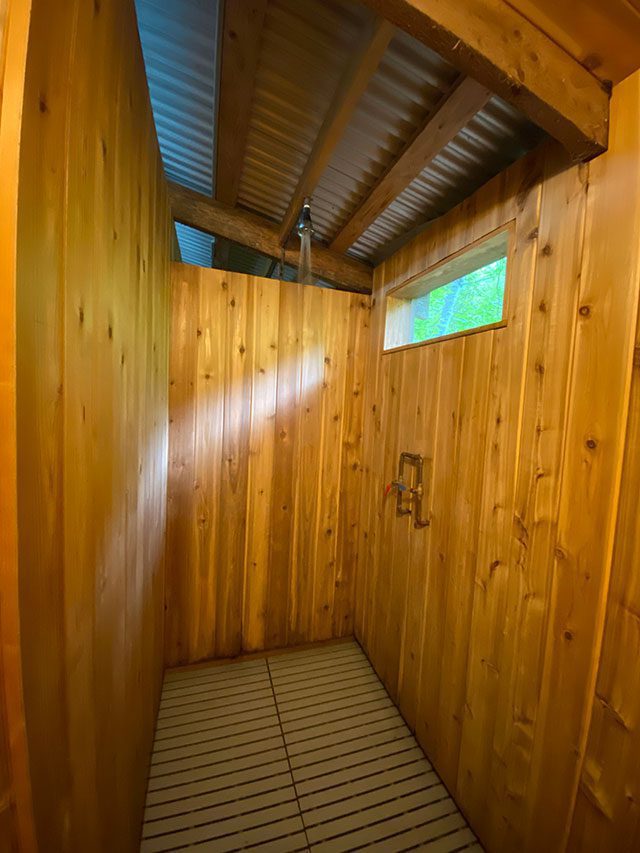 Interior of the outdoor showers at Harmony Outdoor Inn