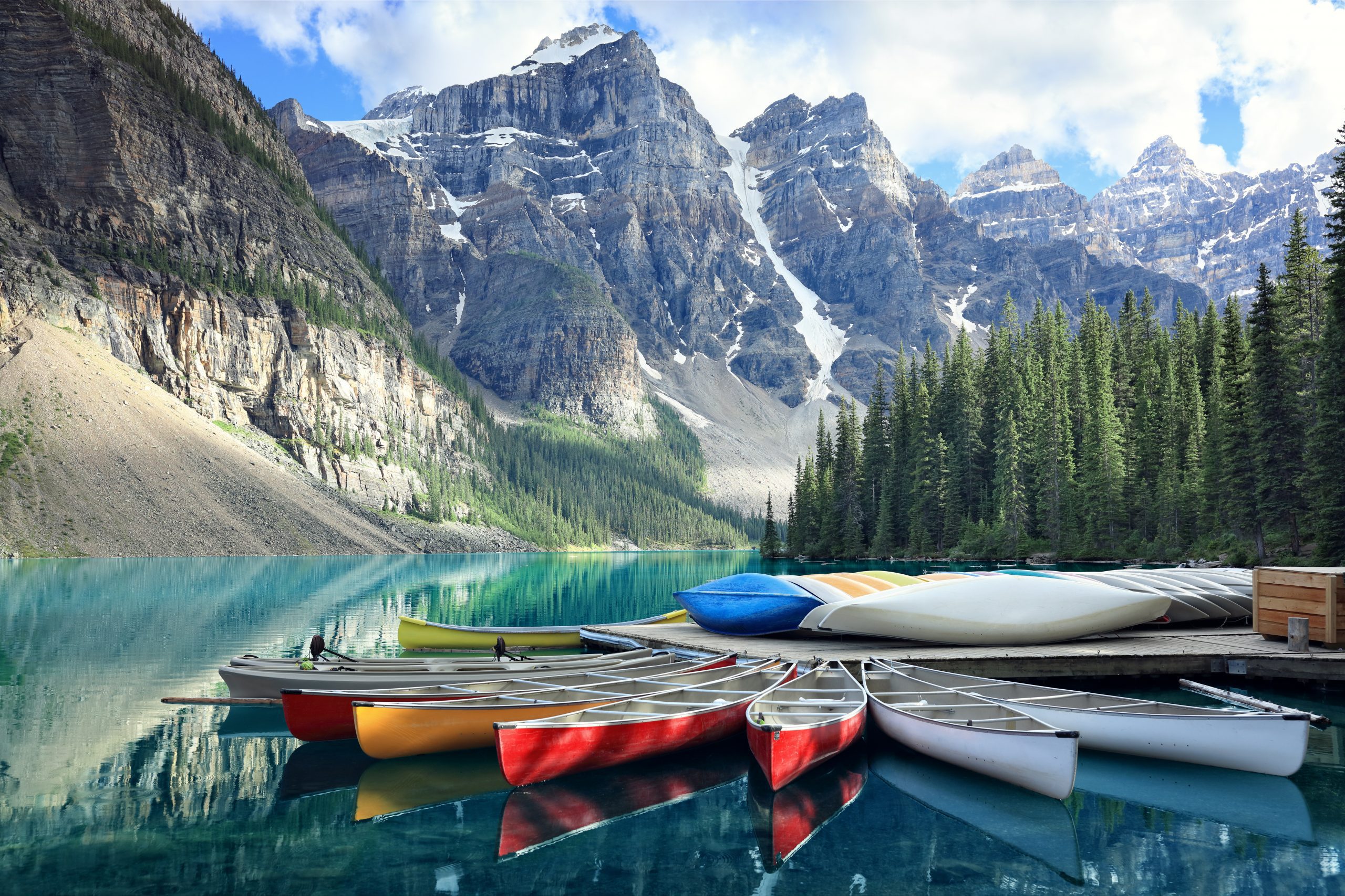 canoes at moraine lake