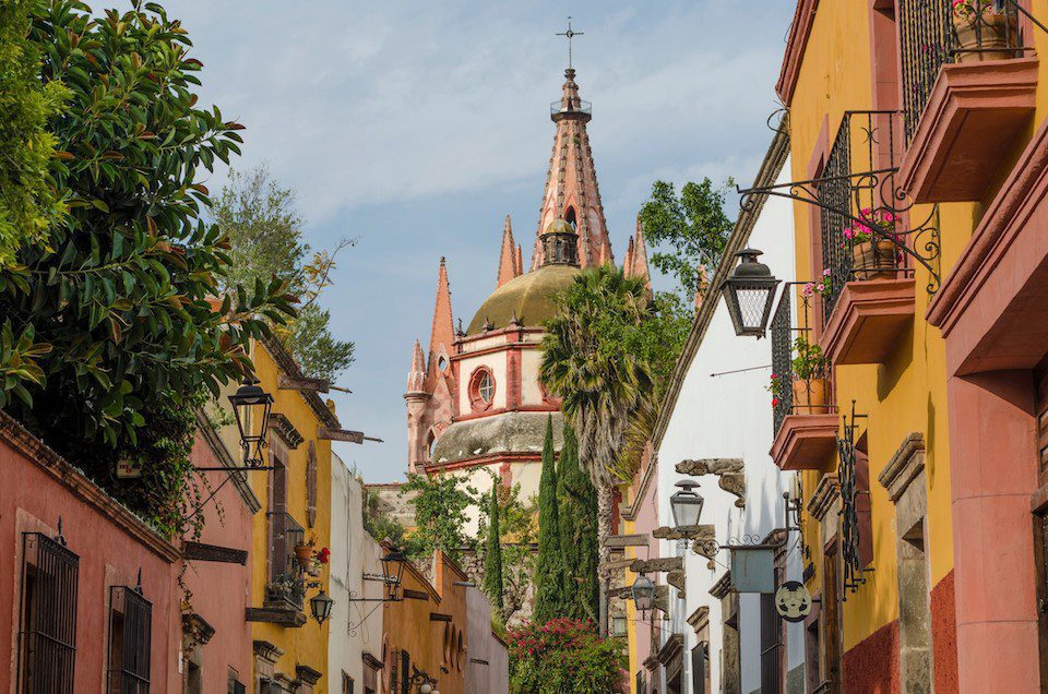 Street view with San Miguel Arcángel parish at San Miguel de Allende