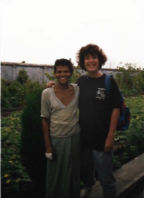 Suzanne with a patient at Gandhiji Prem Nivas Leprosy Centre