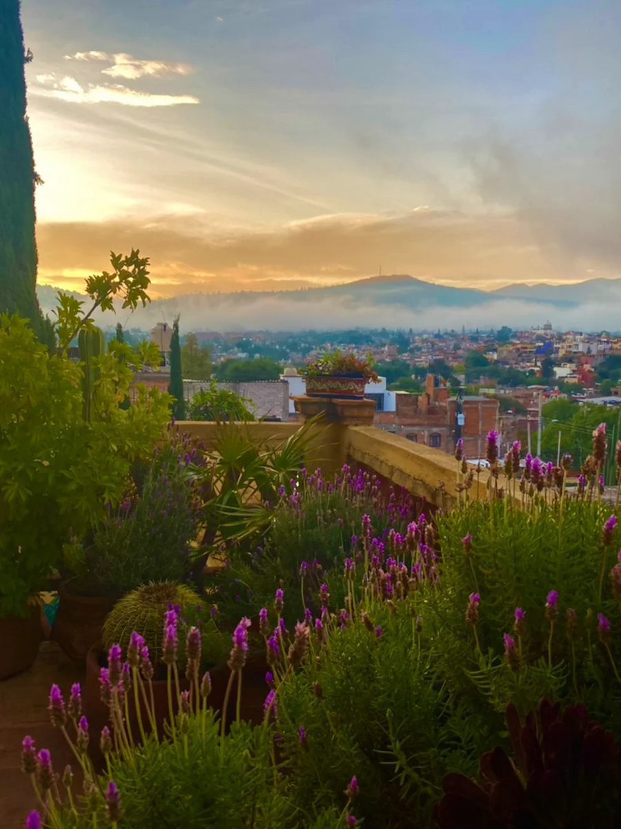 Living in Mexico when the sun rises over San Miquel de Allende 