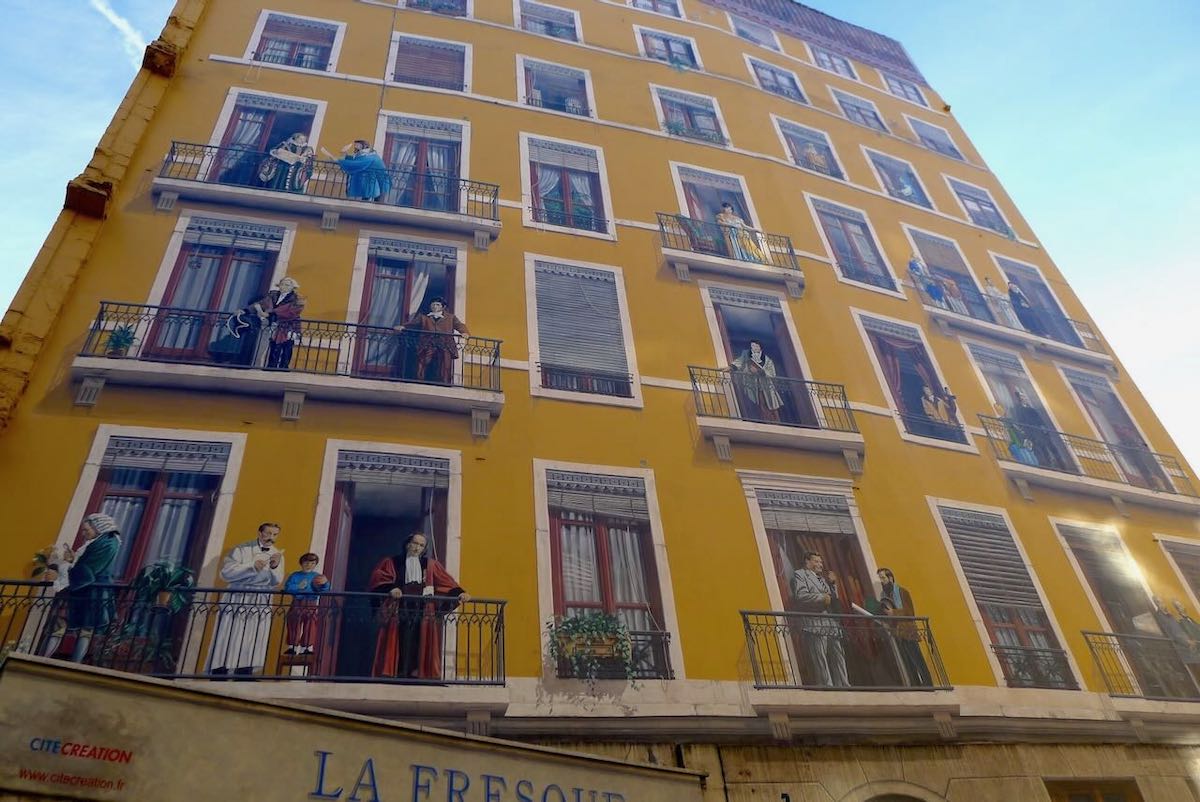 A giant mural painted in Lyon