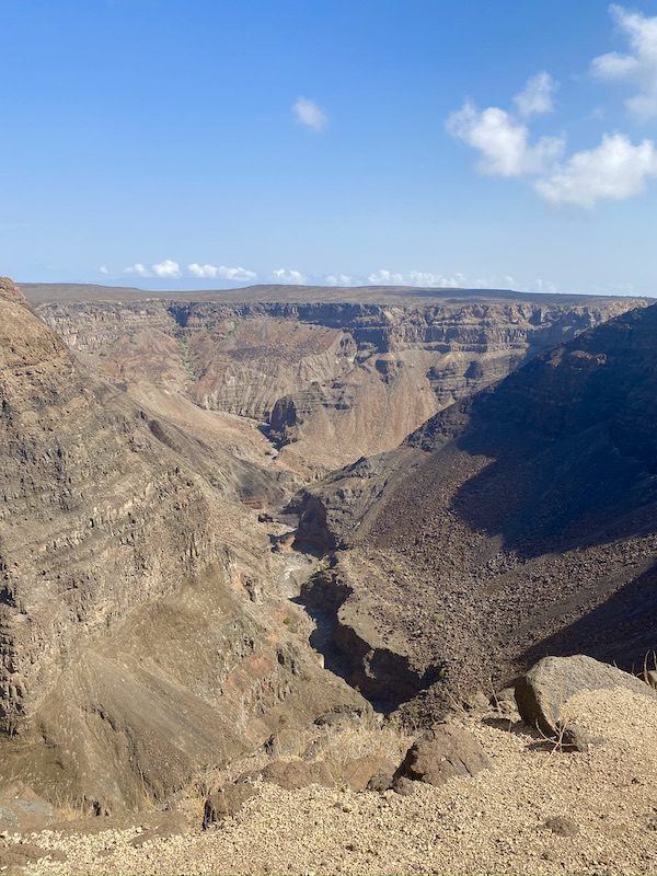 Canyon of Deimbiyo tectonic plates
