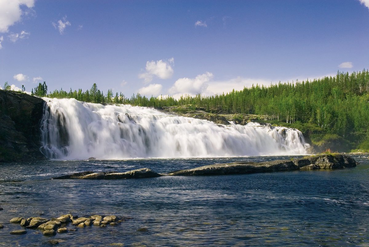 Hunt Falls on the Grease River in northern Saskatchewan plunges 15 metres in a single drop across a 60-metre-wide fault line. 