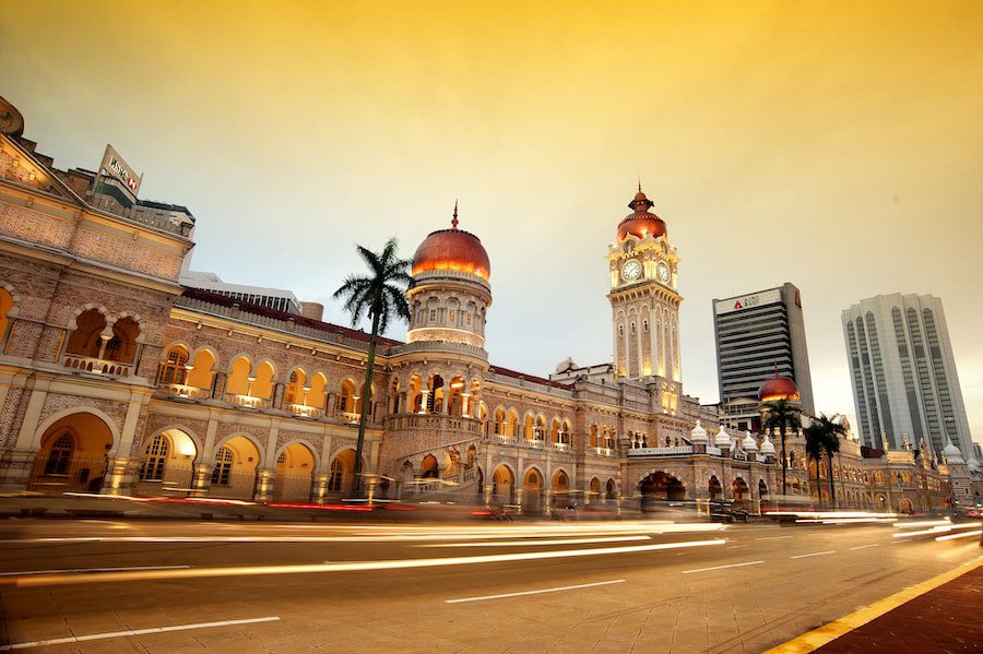 Constructed using red bricks, Sultan Abdul Samad Building has three towers, tall white arches, a grand porch, curved colonnades and two domes and a clock tower that was designed to replicate London’s Big Ben