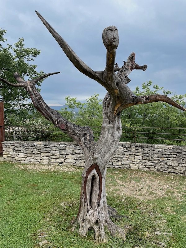 This is one of the many tree sculptures of the village of Goult, carved by local artist "Coucoune"