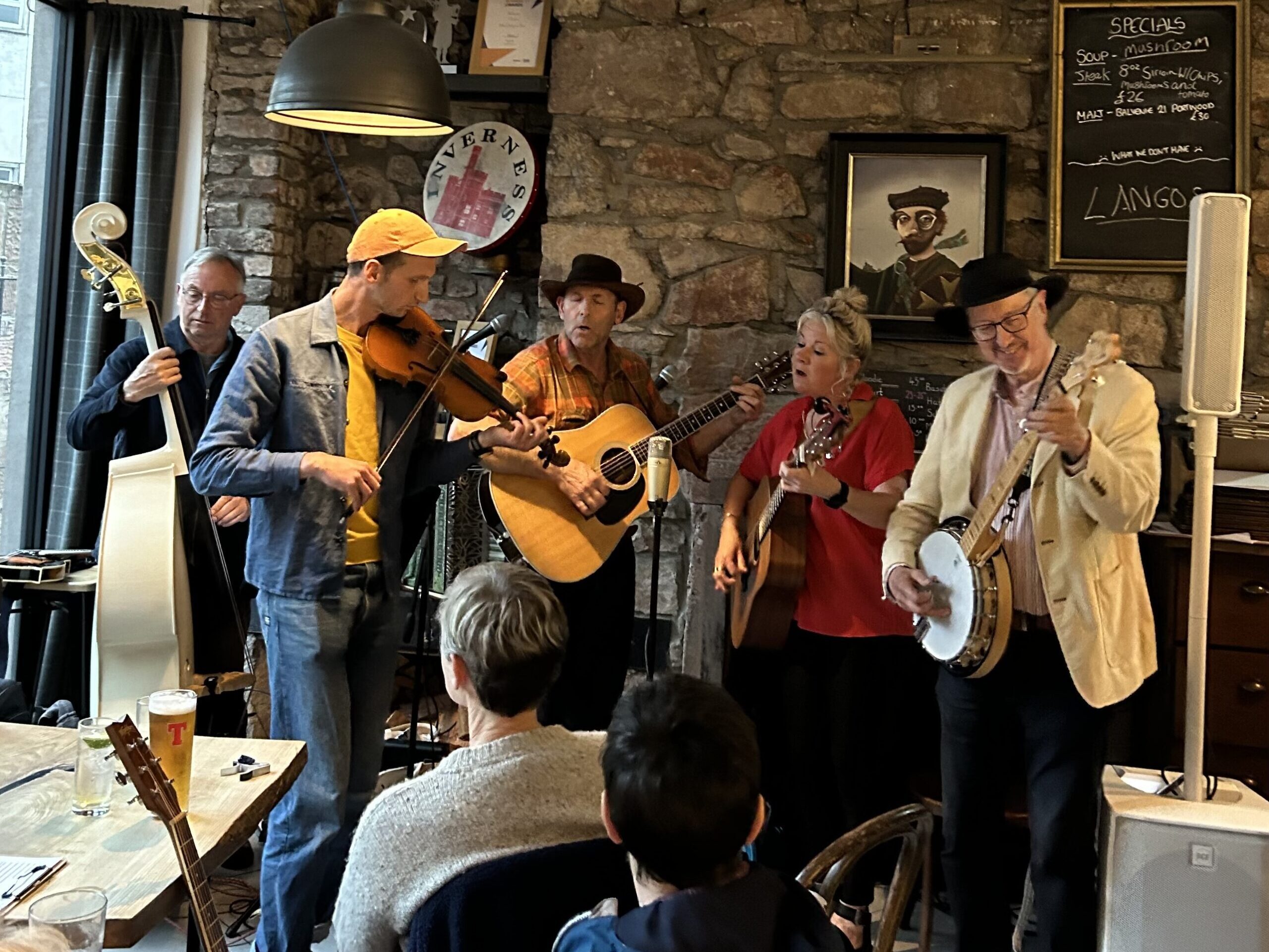 Live music at MacGregor's Pub in Inverness