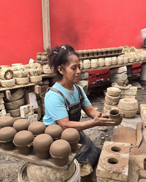 Making mugs in Tecometepec