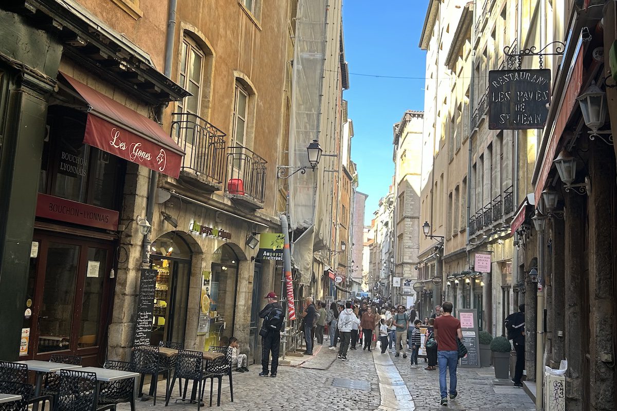 lyon vieux carolyn ray Lyon Vieux