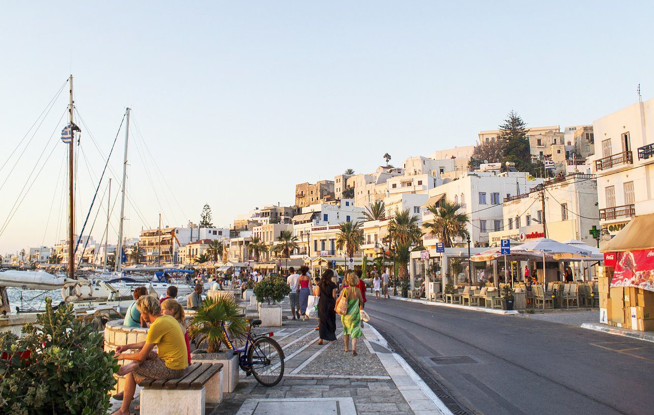 ShoppinginNaxos_Glamorous_Greek_Islands- Enjoying Naxos during sunset - Glamorous Greek Islands - Girls Guide to the world