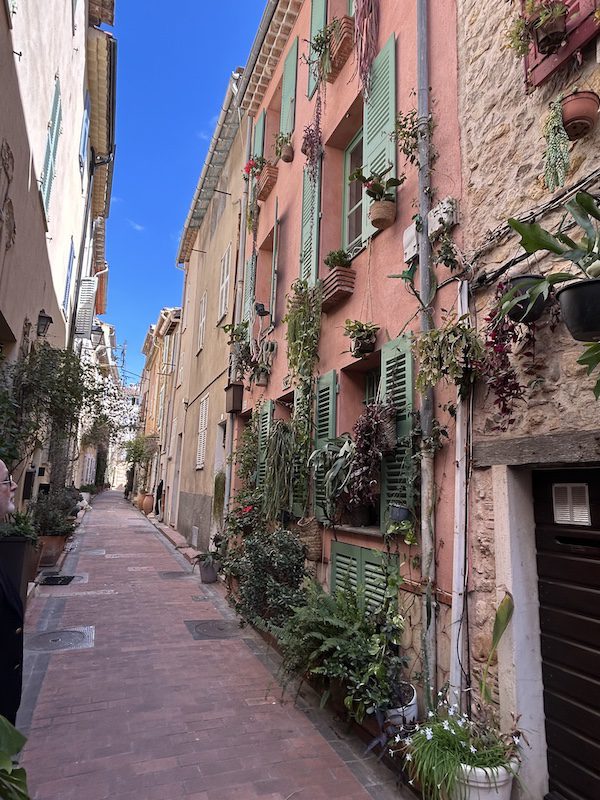 Wandering the small alleys and streets of Antibes in Côte d’Azur in the Low Season   