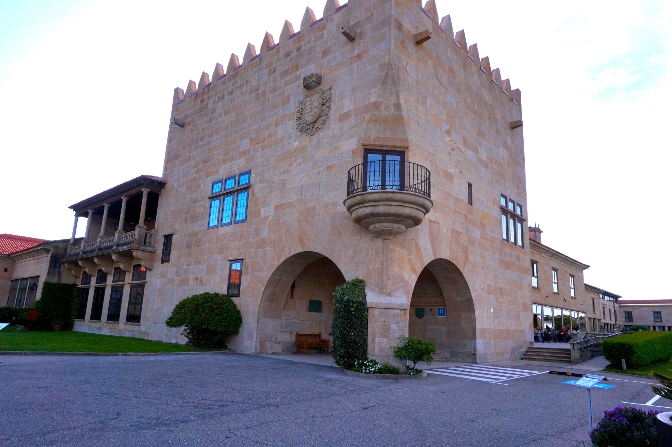 paradore front