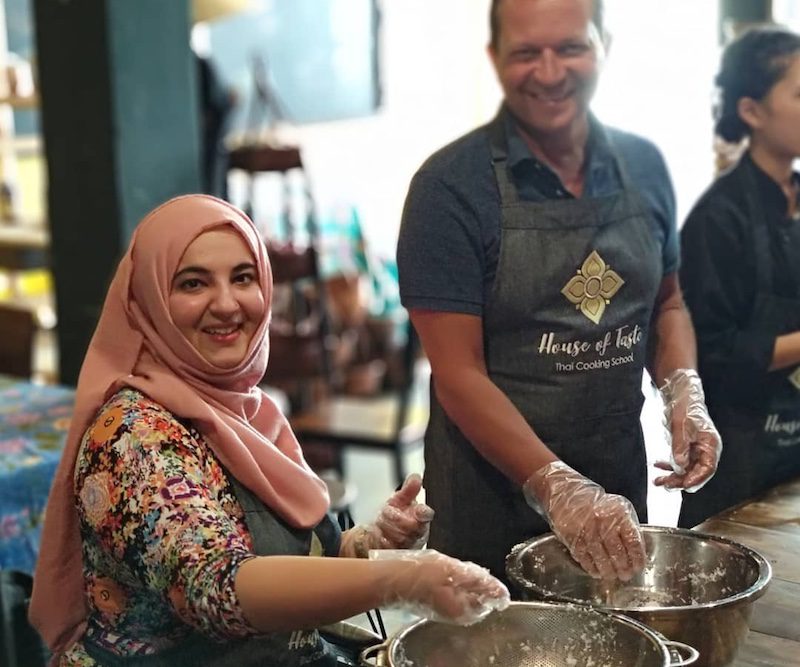 Tanzila partakes in a thai cooking class in Bangkok