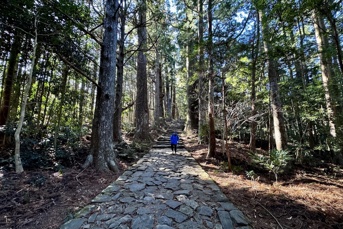 Walking the Daimon-zaka slope